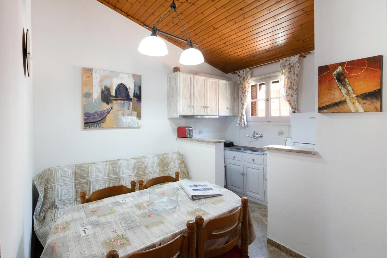 Amalia Cottages 아기오스고르디오스 외부 사진