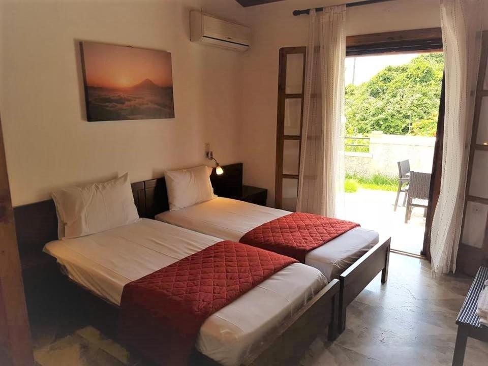 Amalia Cottages 아기오스고르디오스 외부 사진